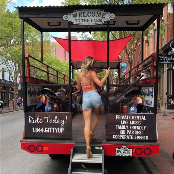 Meet your Posher, Sheena - Picture 3 of 6